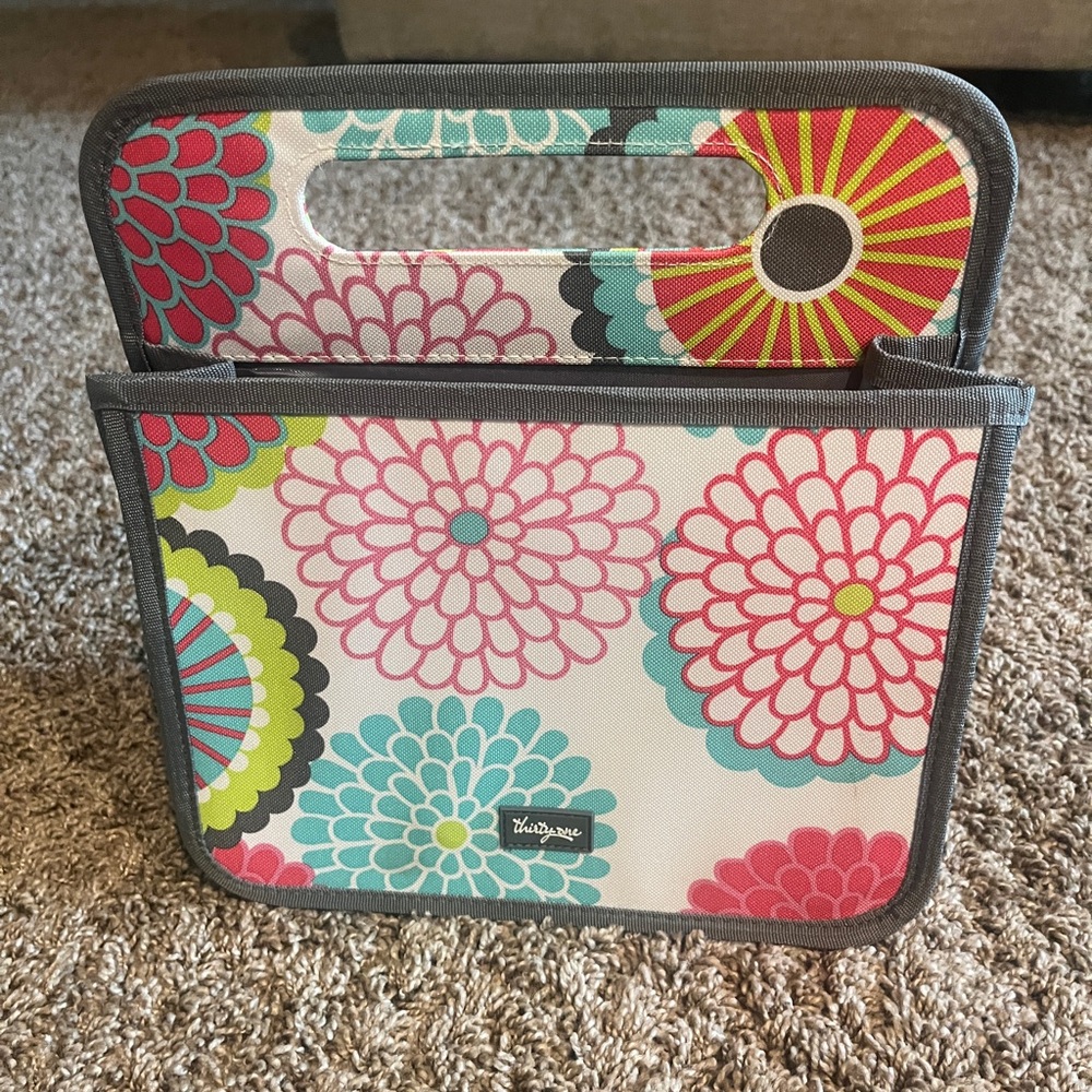 Thirty-One Floral Organizer with Handles
Never used excellent condition